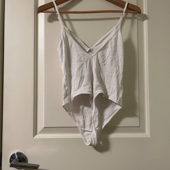 Aritzia White Ribbed Bodysuit (size M) - Picture 3 of 4